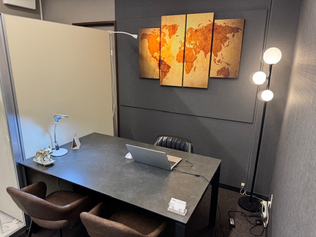 シニア旅時間の執務室兼商談室