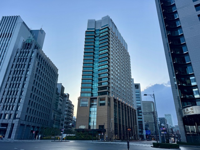 日比谷の街並みとザ・ペニンシュラ東京外環