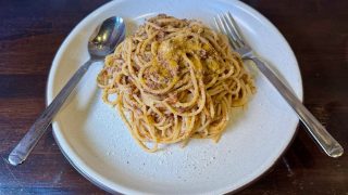 オステリアンデコの濃厚で美味しいボローニャ風ミートソース