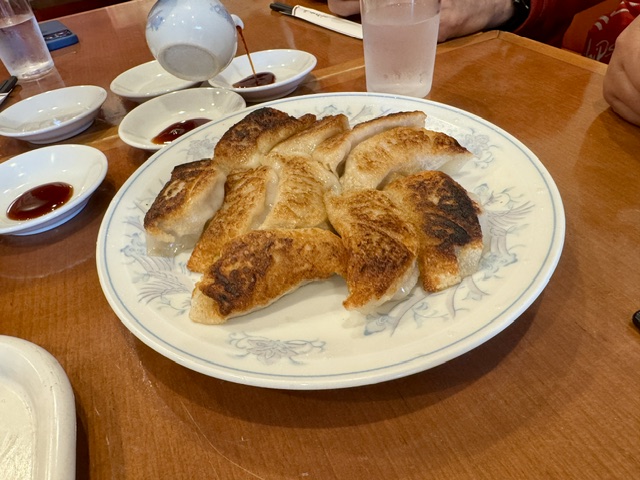 世田谷区玉川にある中国料理四川飯店の焼き餃子2人前