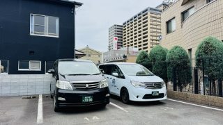 トリップケアの2台の福祉介護タクシー車両